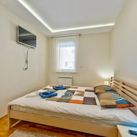 La Promenade 즐라티보