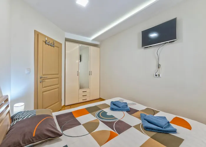 La Promenade 兹拉蒂博尔