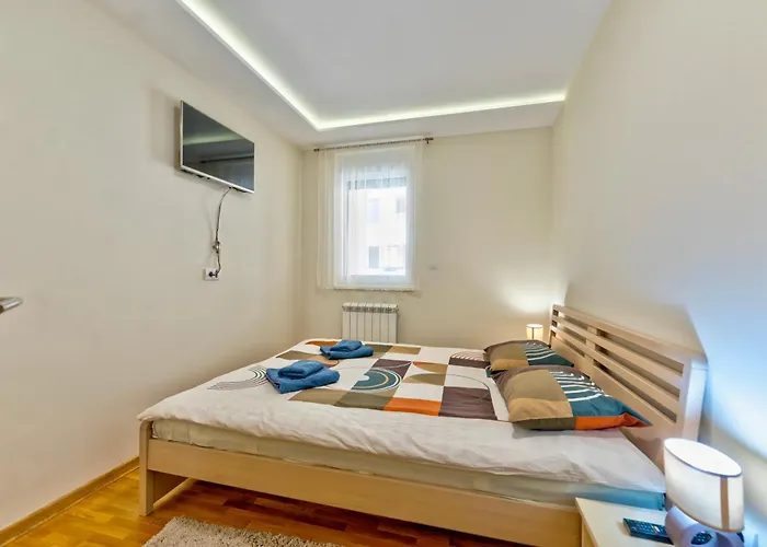 La Promenade 兹拉蒂博尔