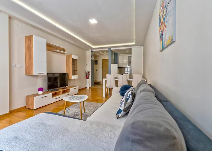 La Promenade * 兹拉蒂博尔